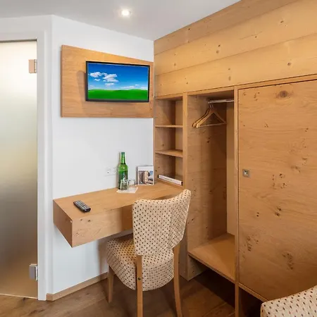 Hotel Edelweiss Blatten Loetschental 3*