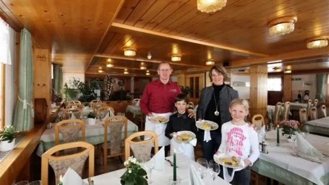 Szálloda Edelweiss Blatten Loetschental 3*